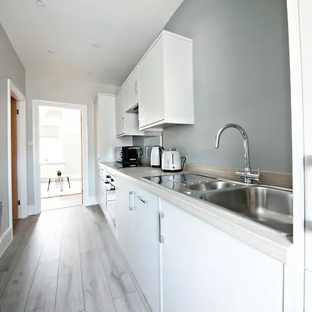 The Loft Apartment, 8 Granville Road شقة *