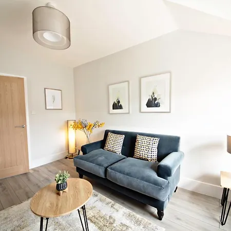 The Loft Apartment, 8 Granville Road شقة *