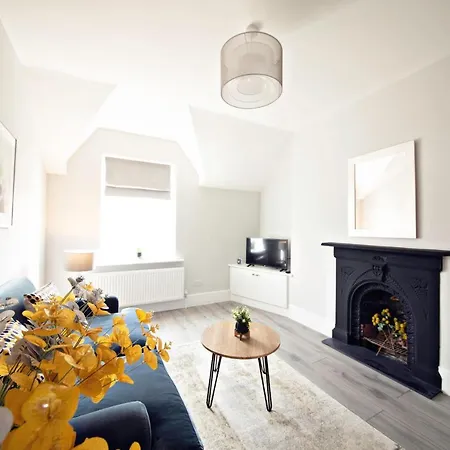 شقة The Loft Apartment, 8 Granville Road *